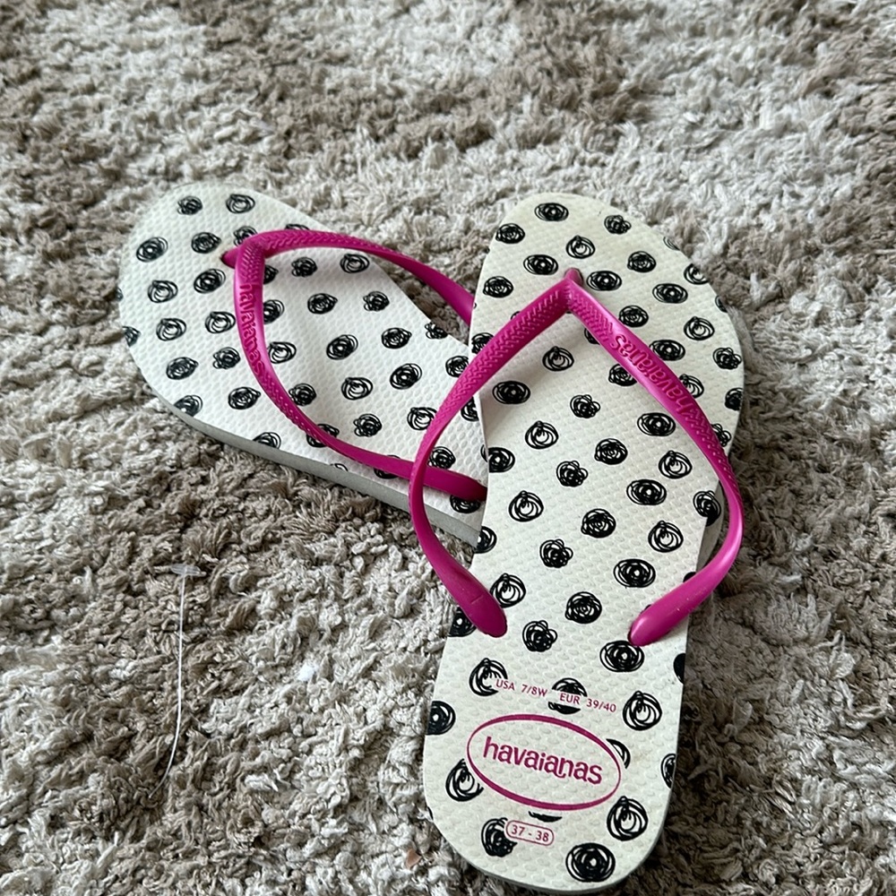 Havana’s flip flops in size 7/8 good condition